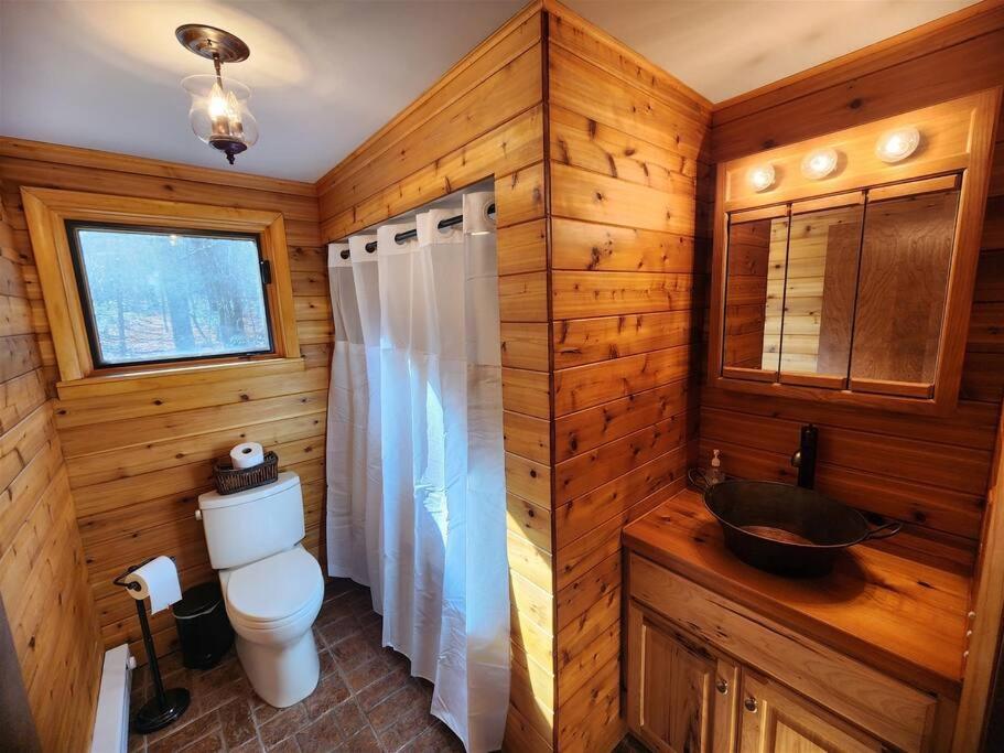 Poconos Perfect Mountain Get-A-Way located in Lake Harmony! SR340 - Housity