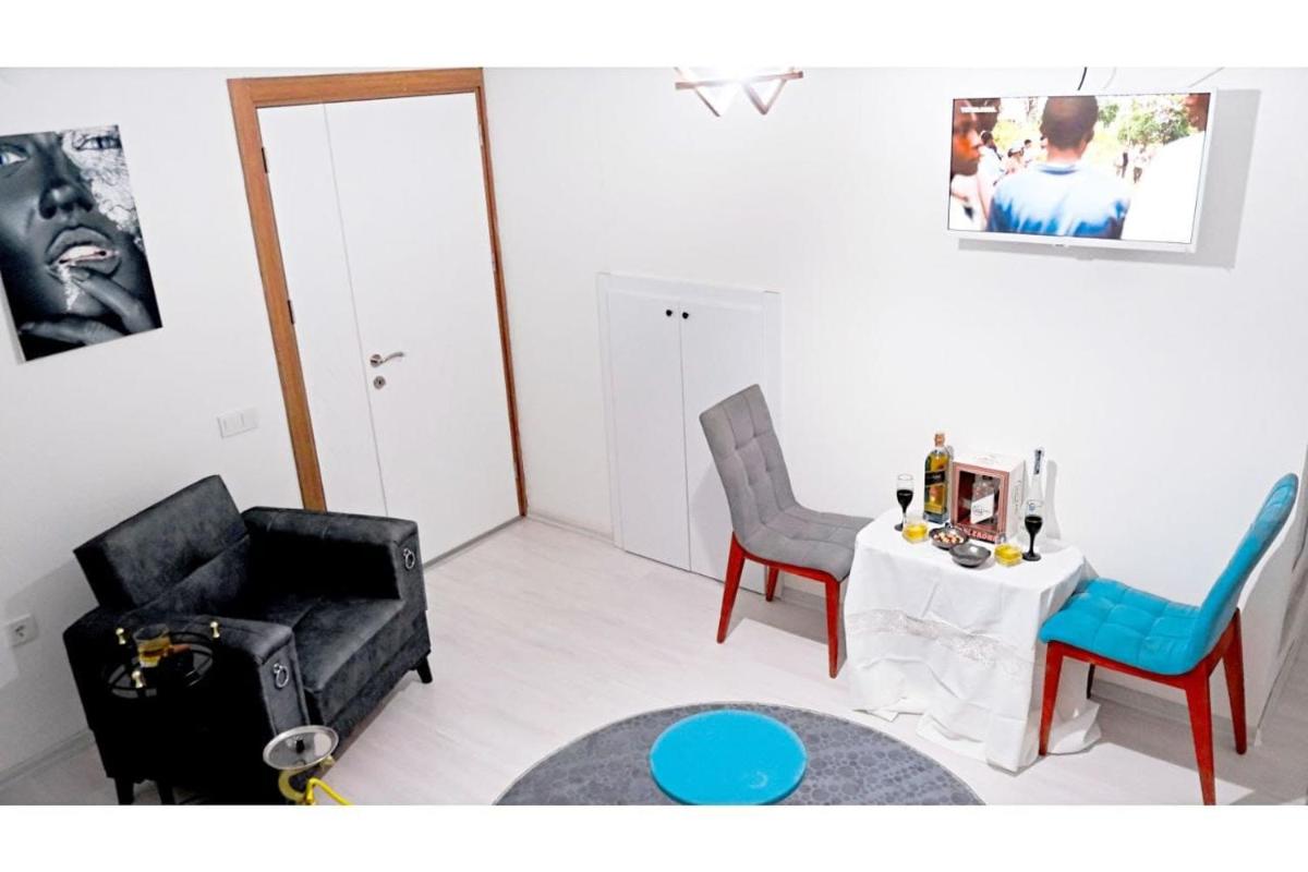 HOLIDAY HOMES fy - Housity