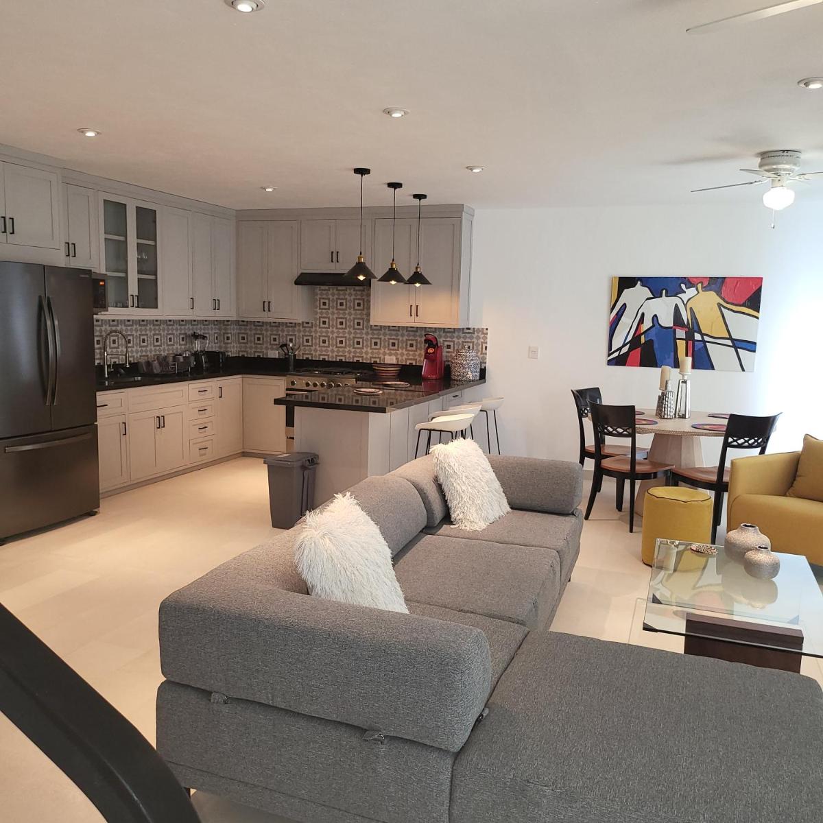 El Ponto- Luxury Apartment Hosted By Affordable bnb-Pay Less Do More - Housity