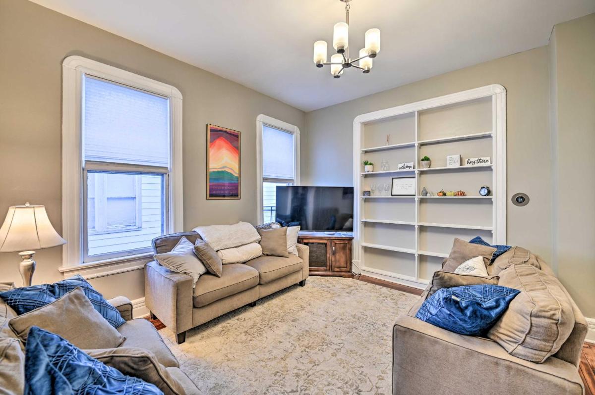 Renovated Apt 1 Mi to Downtown! - Housity
