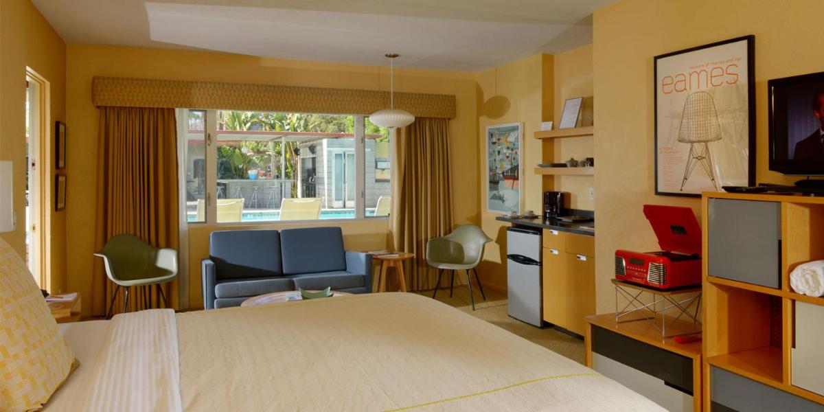 Orbit In - 21 and Over - A Town & Desert Boutique Hotel - Housity