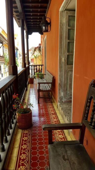 Spacious apartment with balcony in Old Walled city of Cartagena. La Encantada - Housity