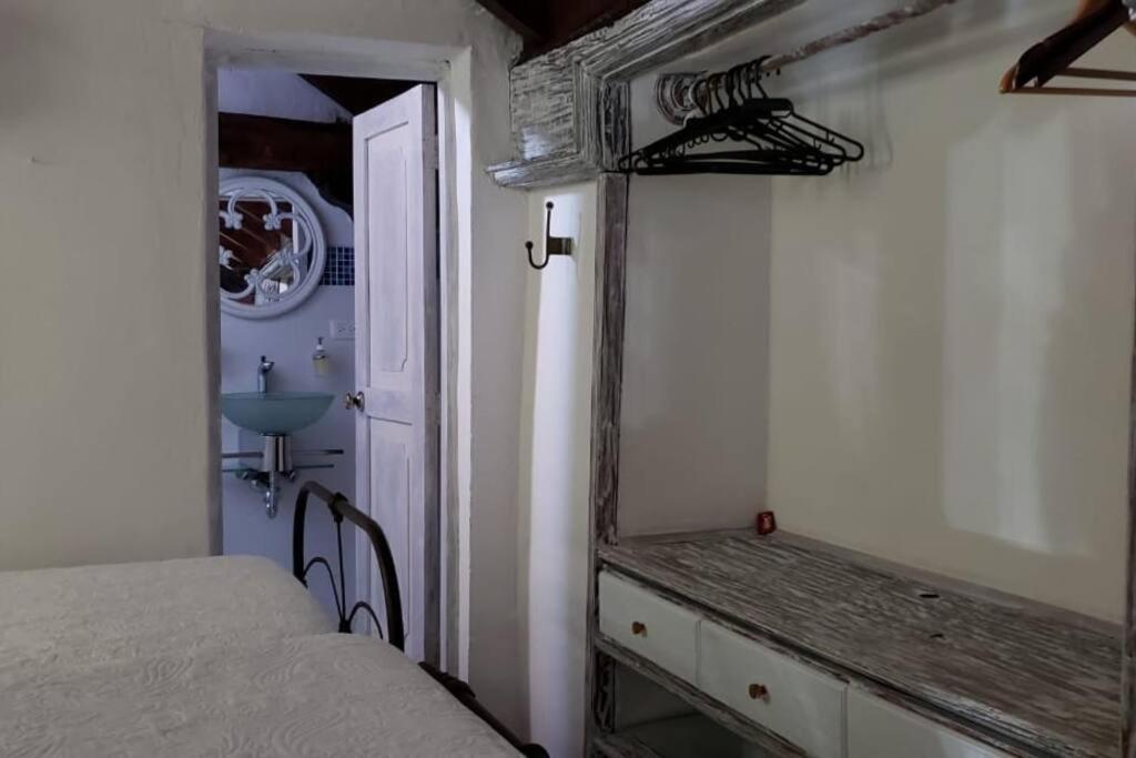 Suitetrails - Spacious apartment with balcony in Old Walled city of Cartagena. La Encantada