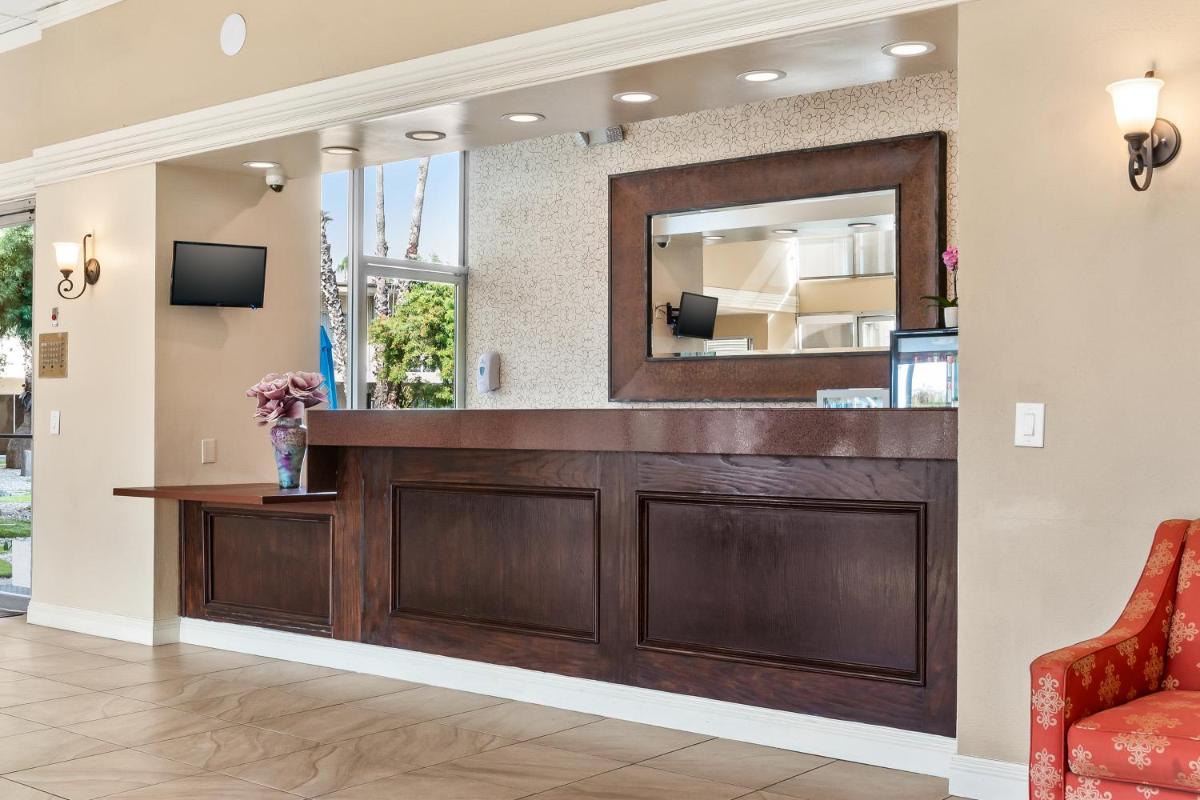 Golden Sails Hotel - Housity