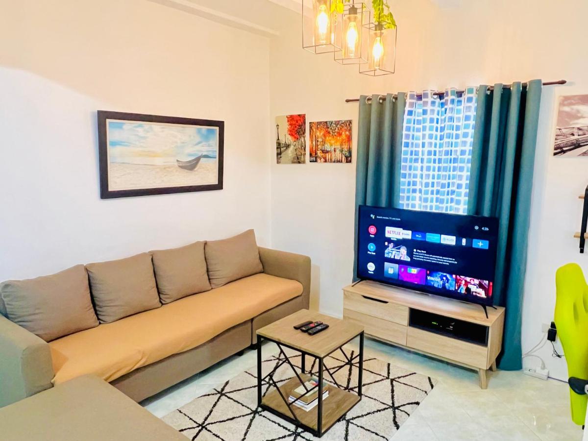 Awesome 2 bedrooms, living & dining area - Housity