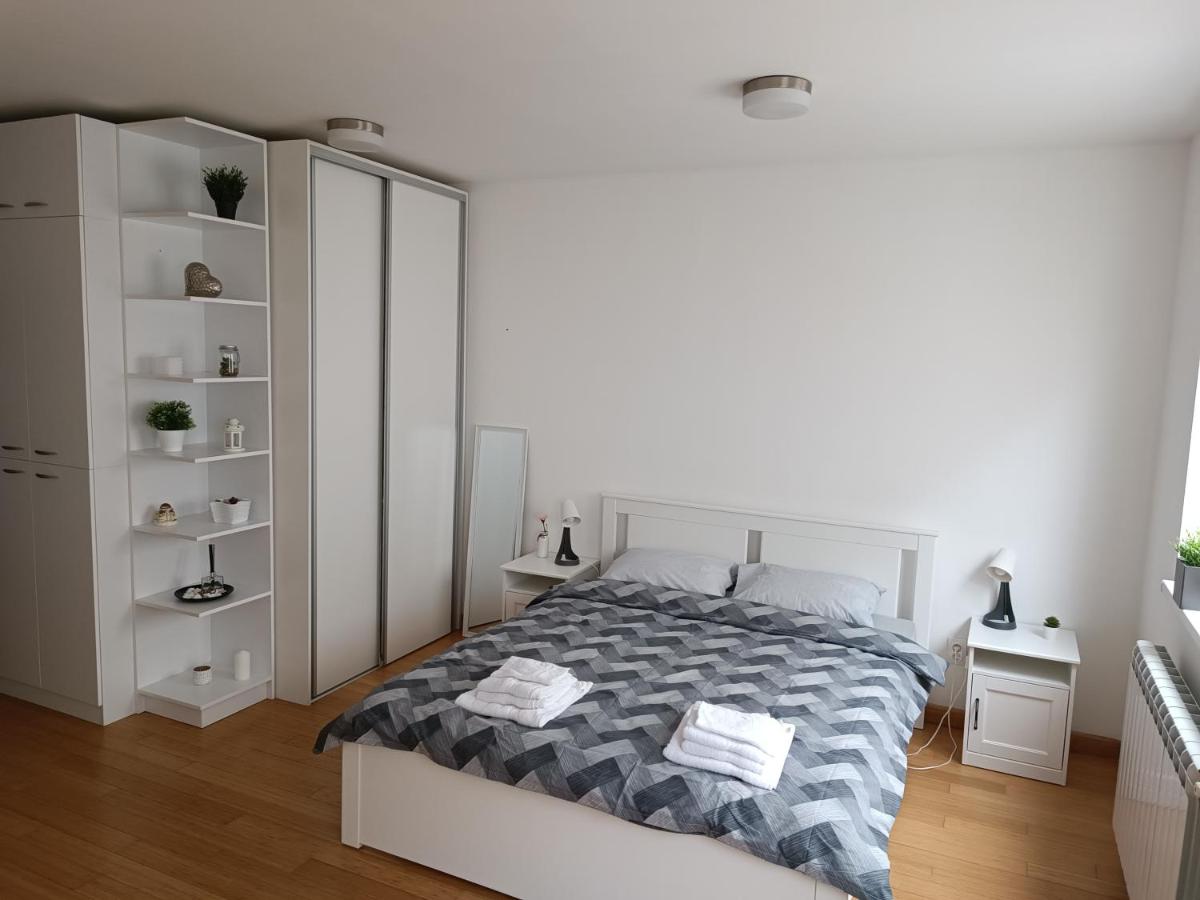 WHITE apartment - Housity
