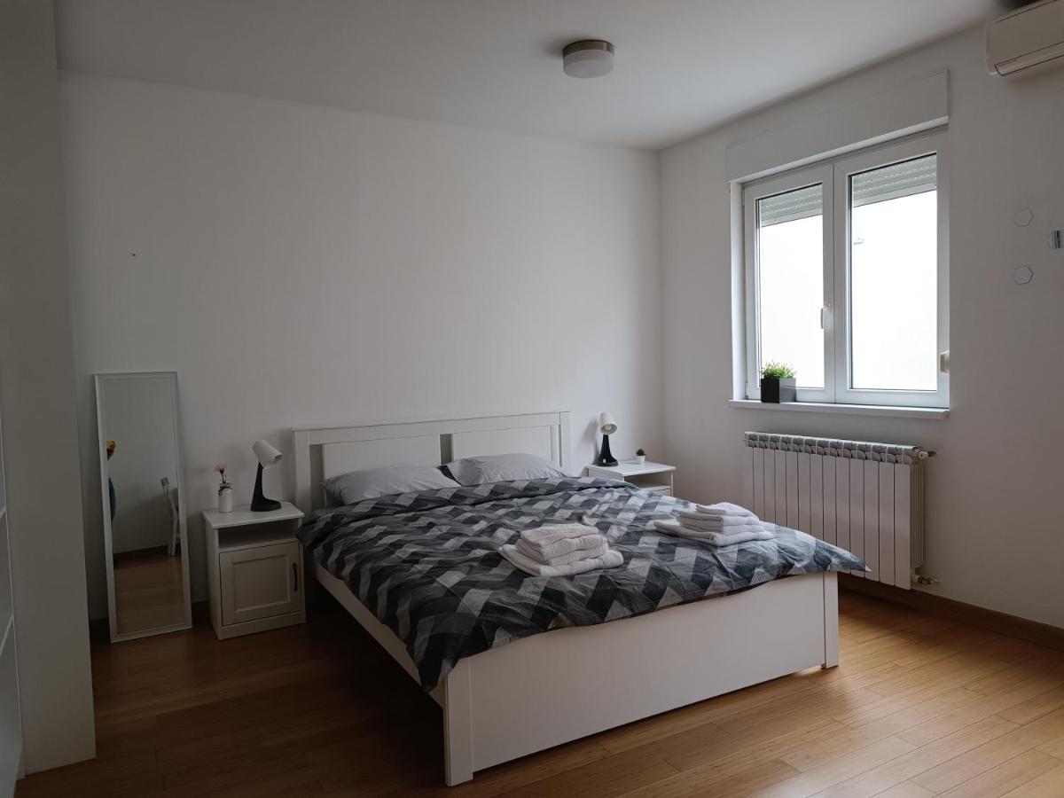 WHITE apartment - Housity