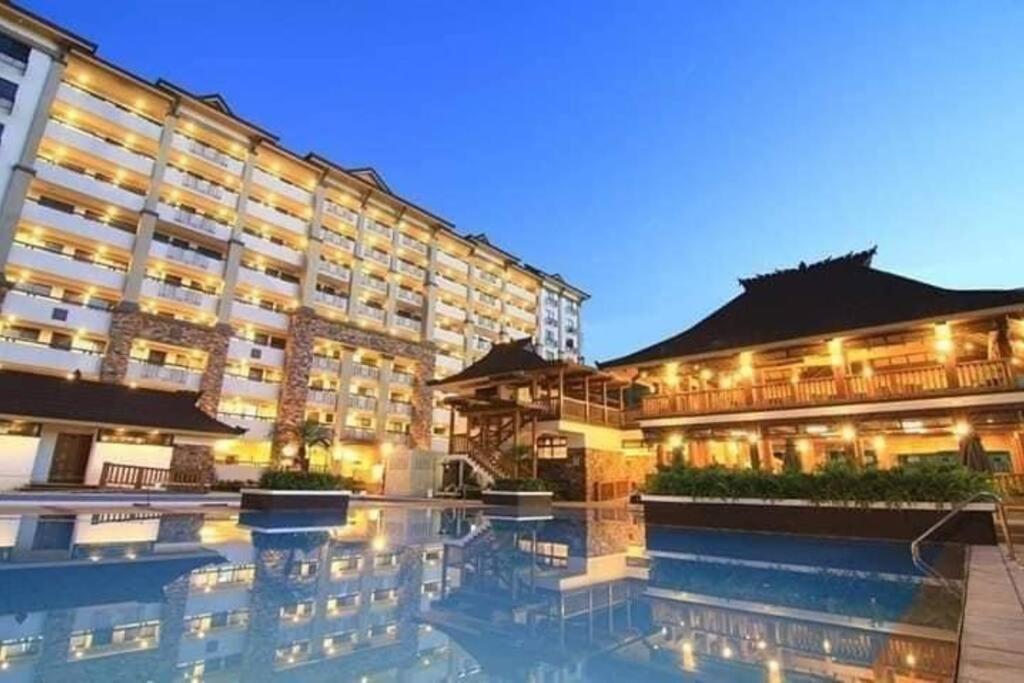 Elle's Condo at One Oasis - Housity