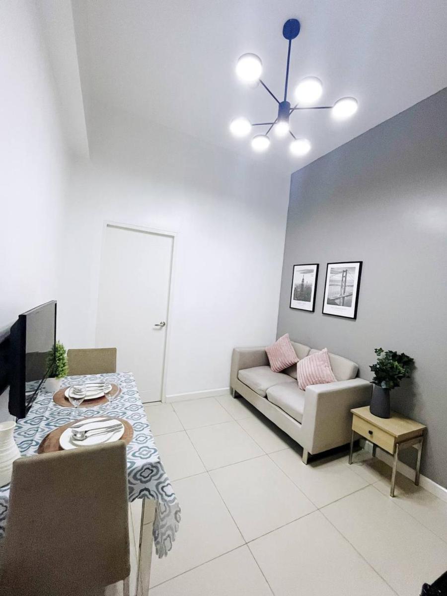 STAYCATION Seaview Admiral Baysuites Condo - Housity