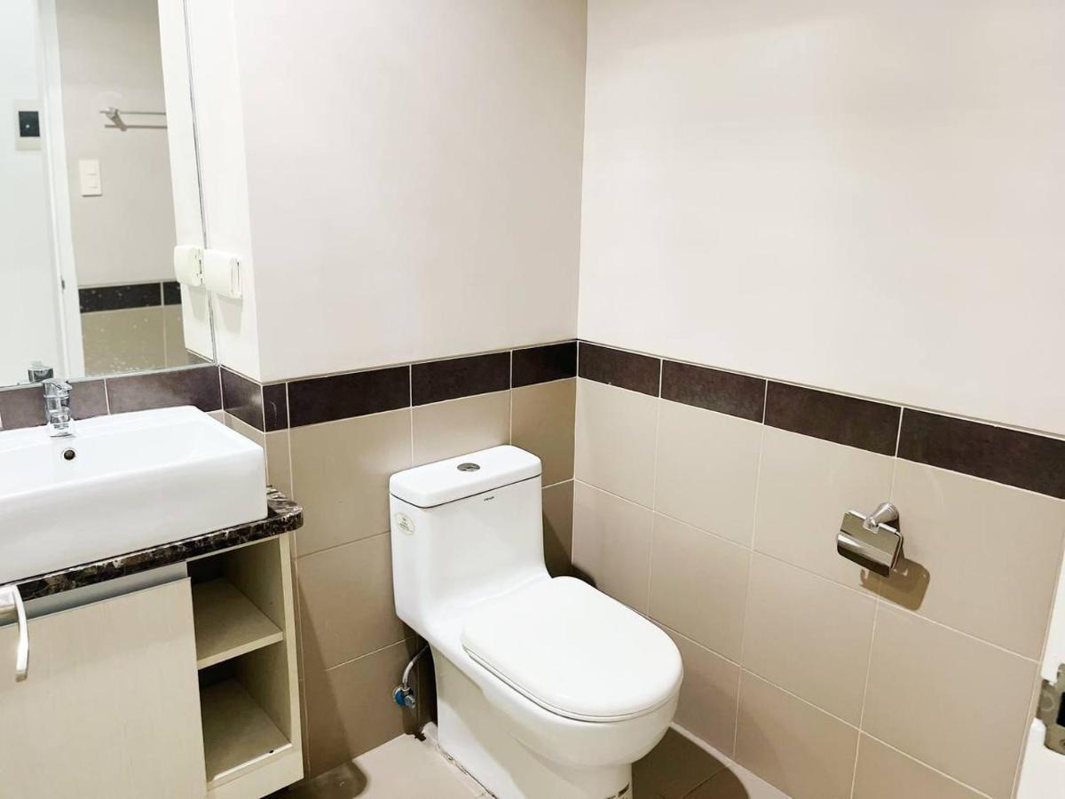 STAYCATION Seaview Admiral Baysuites Condo - Housity