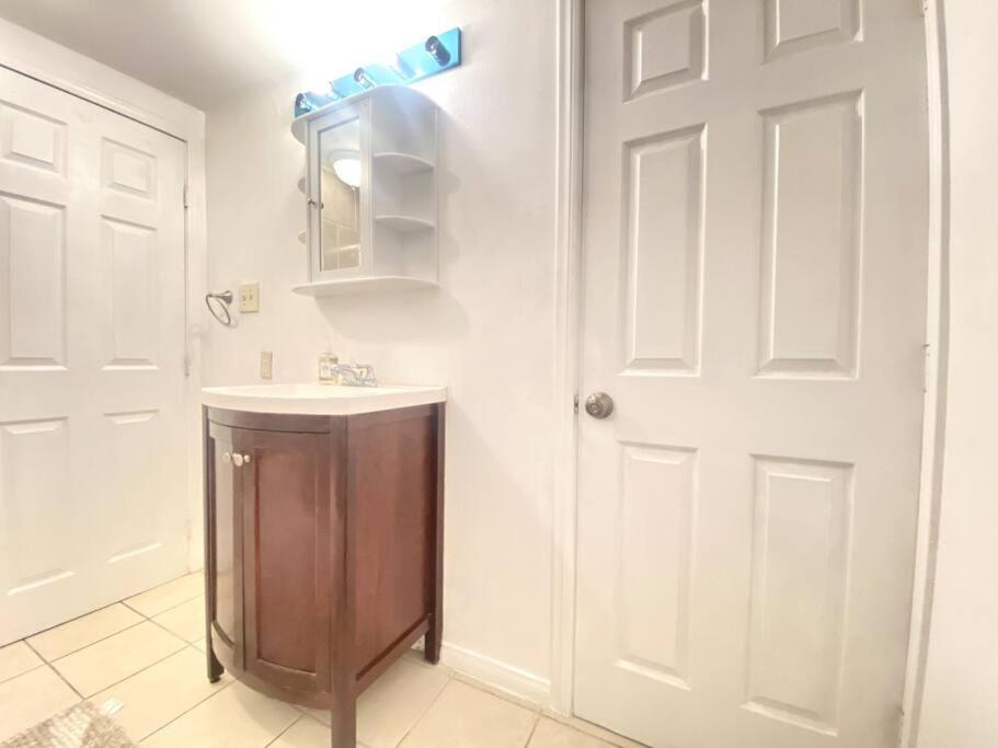 Entrance House Own parking 18 mins to Downtown LA - Housity