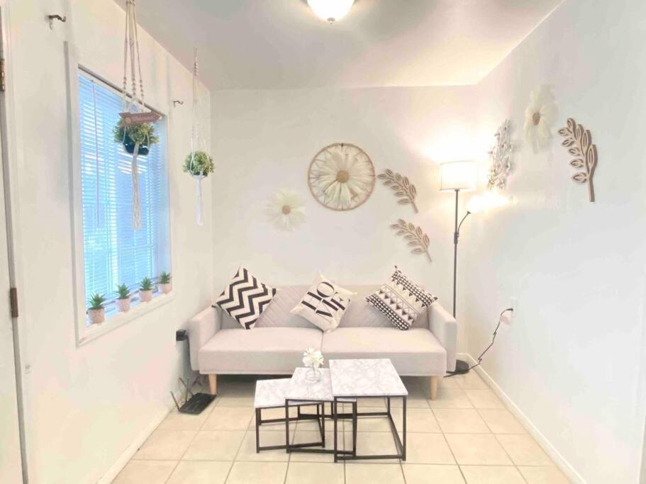 Entrance House Own parking 18 mins to Downtown LA - Housity