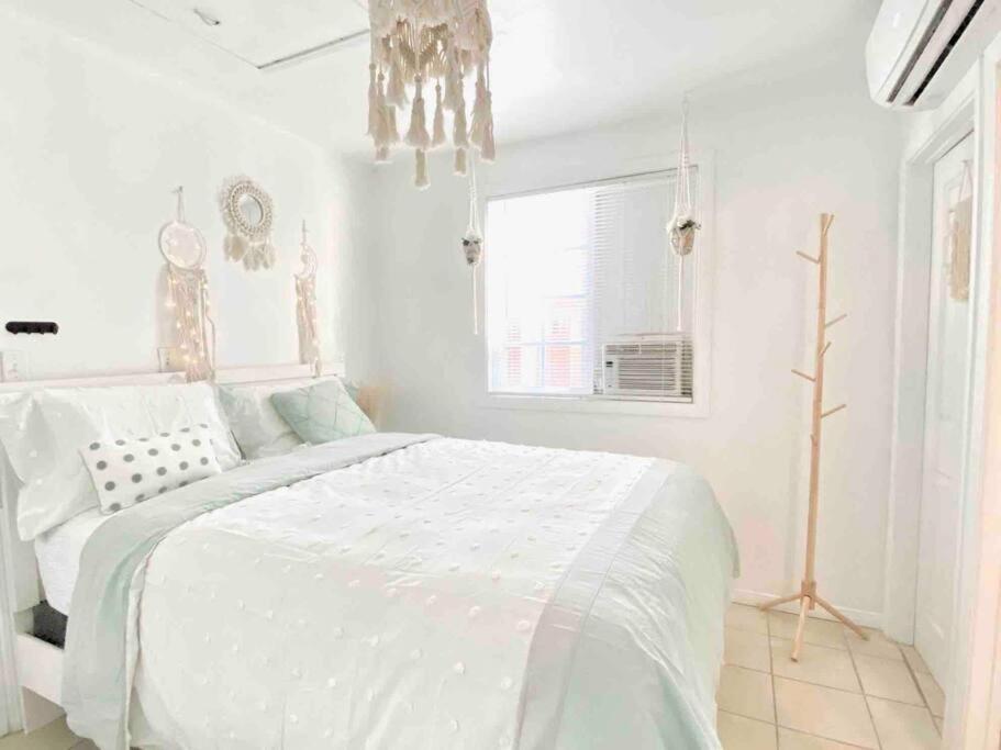 Entrance House Own parking 18 mins to Downtown LA - Housity