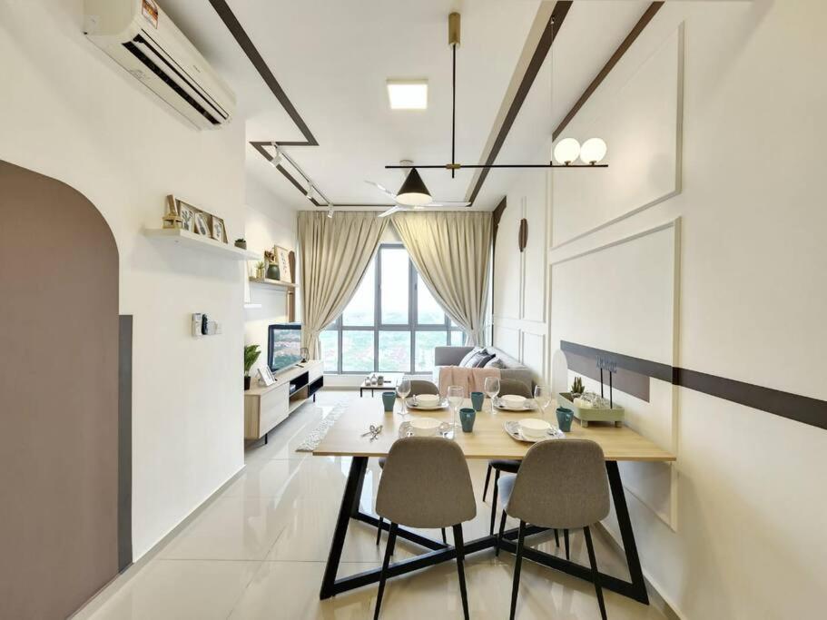 5 Min to GM Klang/1-5 Pax/Modern Design /Netflix - Housity
