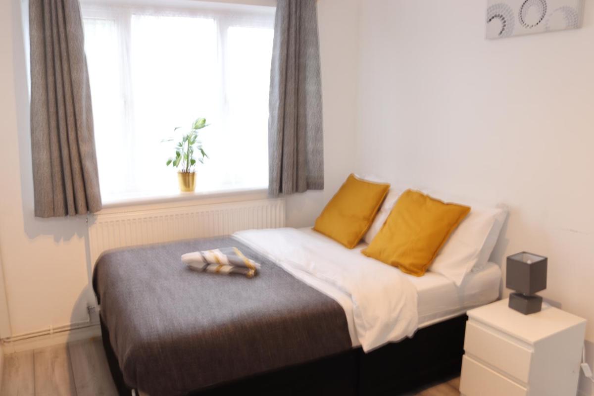 Dartford Kent House - Hosted by Castile Accommodations Ltd - Housity