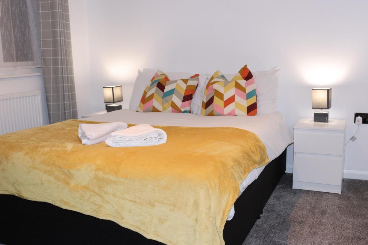 Dartford Kent House - Hosted by Castile Accommodations Ltd - Housity
