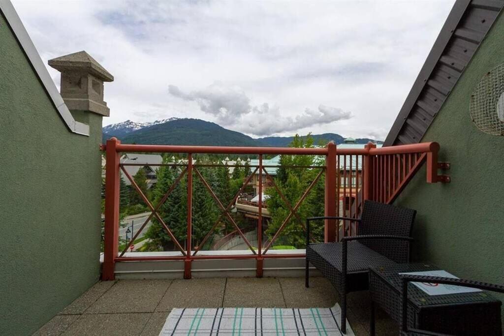 Couples’ Studio in Whistler Village - Housity