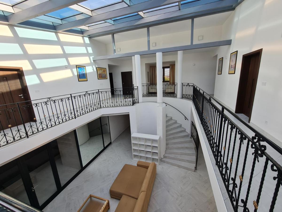 Atrium-Accomm - Housity
