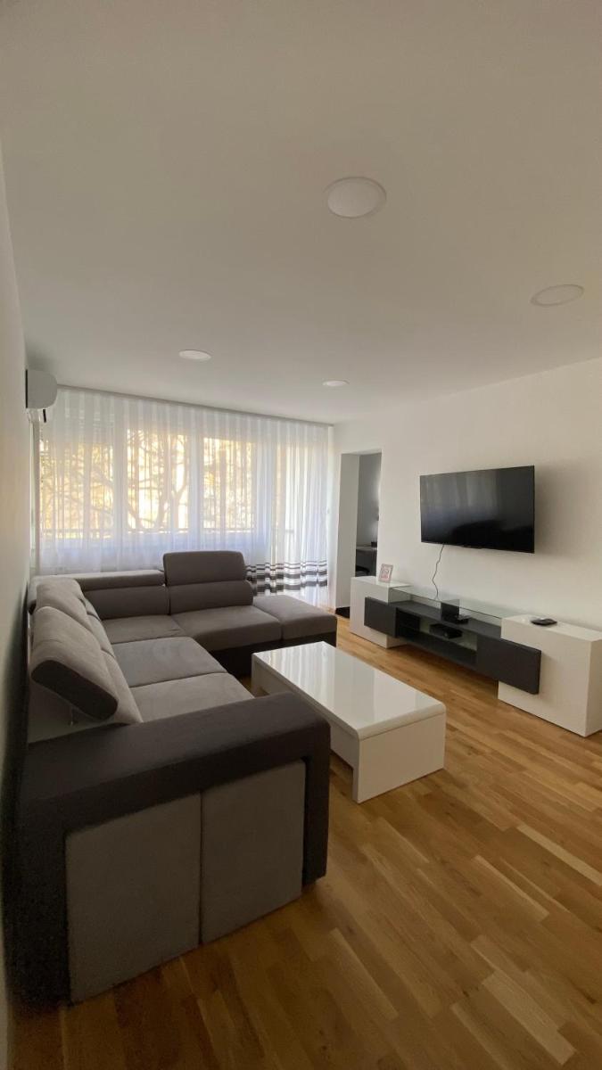 M.B.A. APARTMENTS - Housity