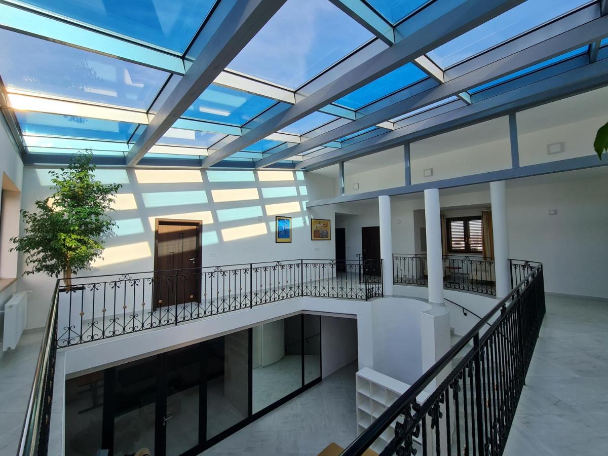 Atrium-Accomm - Housity
