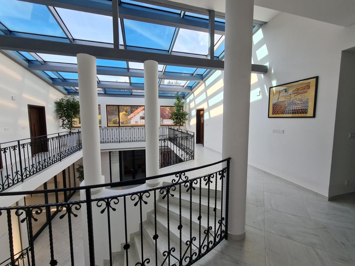 Atrium-Accomm - Housity