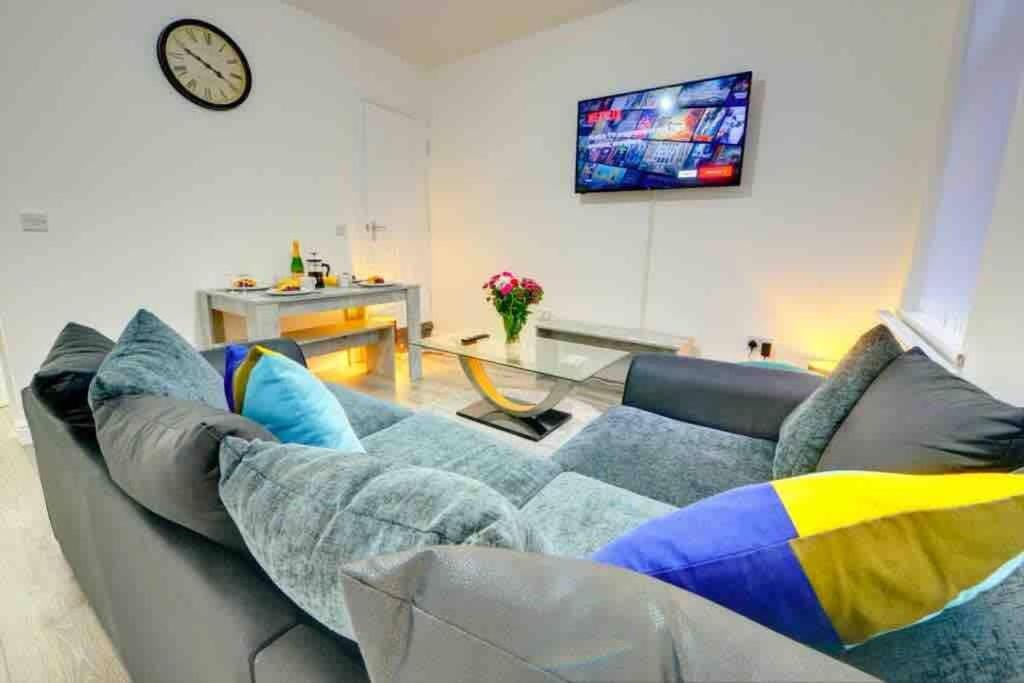 Merrivale House - Housity
