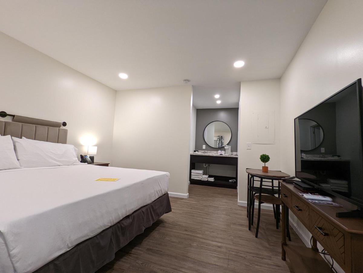 The Honey Bee Motel - Housity