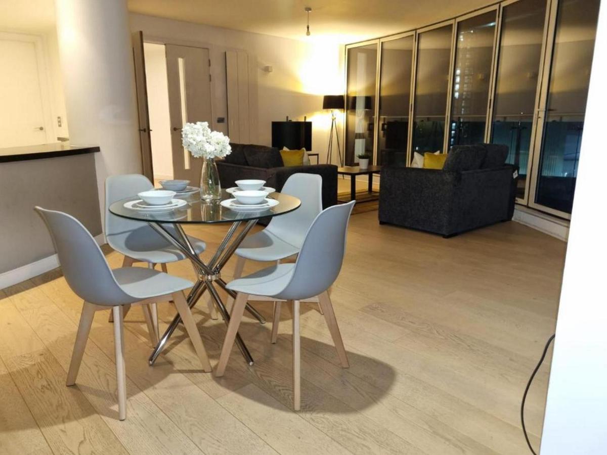2BD Flat - Stunning views of Manchester Skyline - Housity