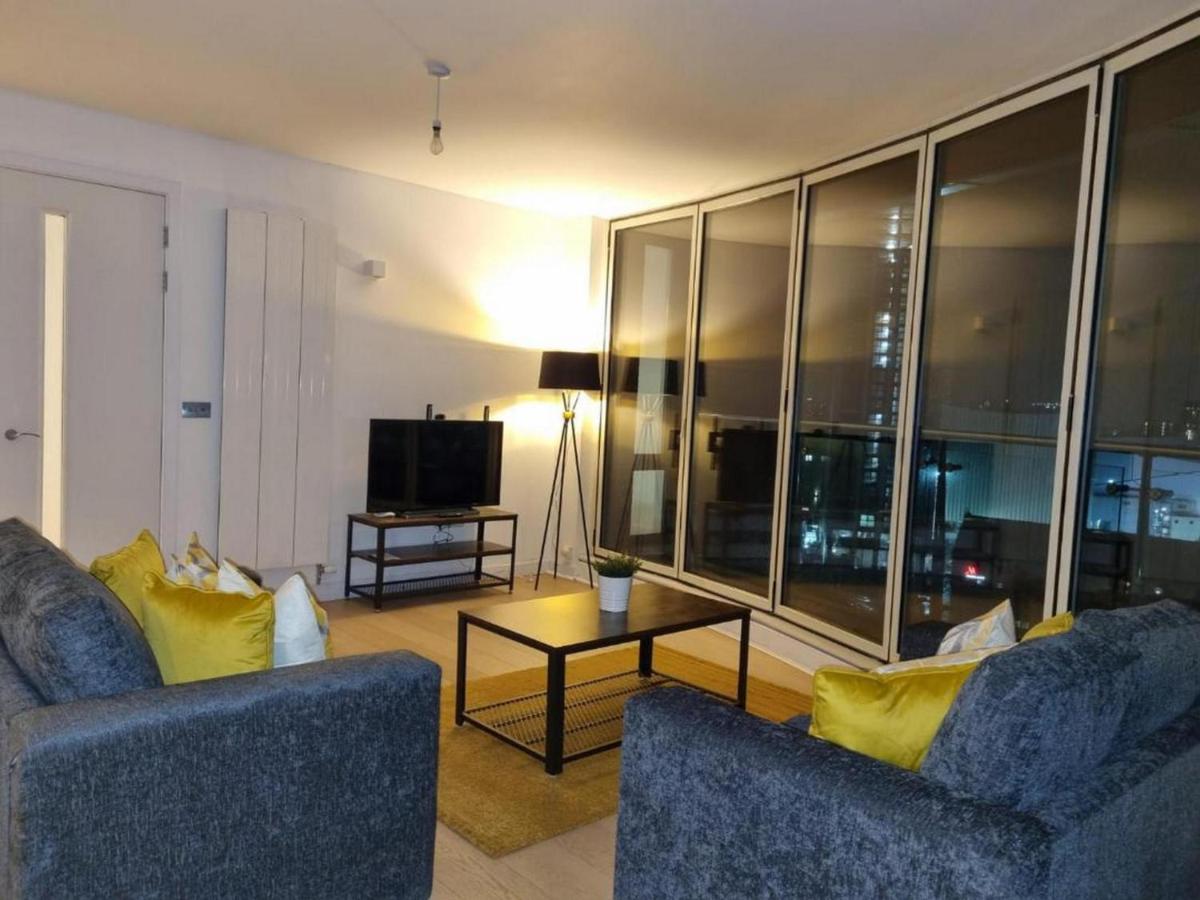 2BD Flat - Stunning views of Manchester Skyline - Housity