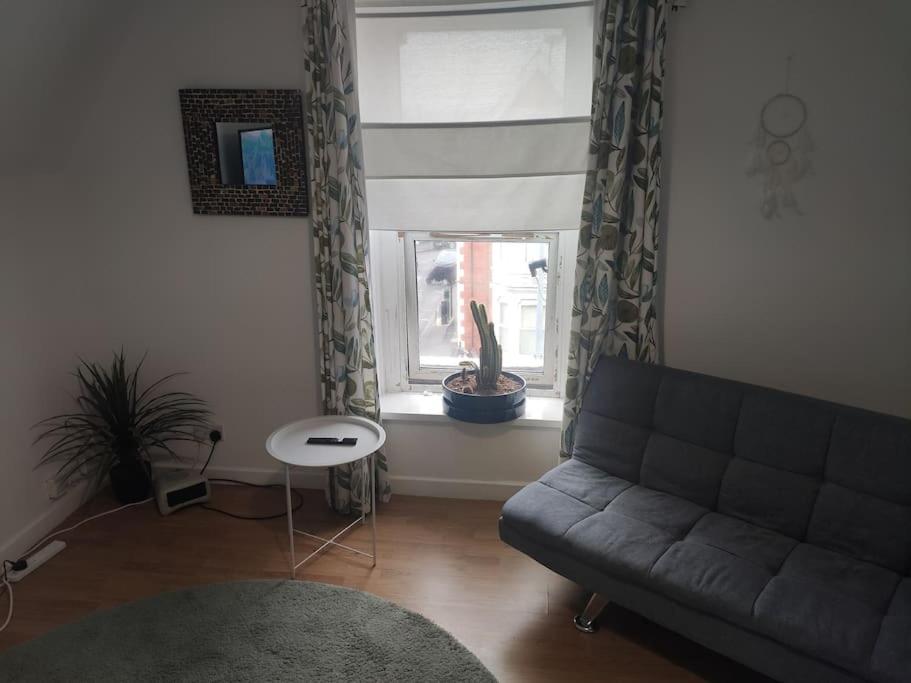 1 Bedroom Flat Inner-City Value - Housity