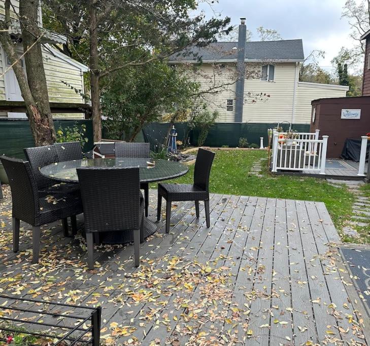 Christmas farms and shopping. 2 BR - Housity
