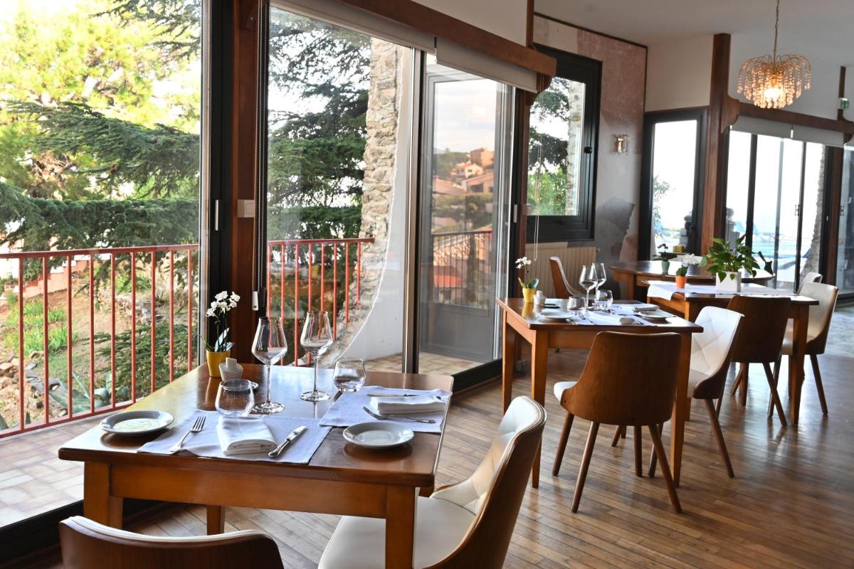 Restaurant ou autre lieu de restauration dans l'établissement Le Catalan