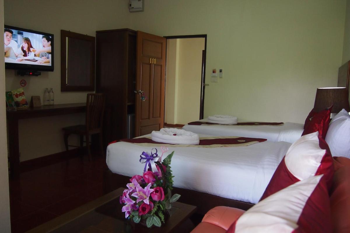 Ruen Narisra Resort - Housity