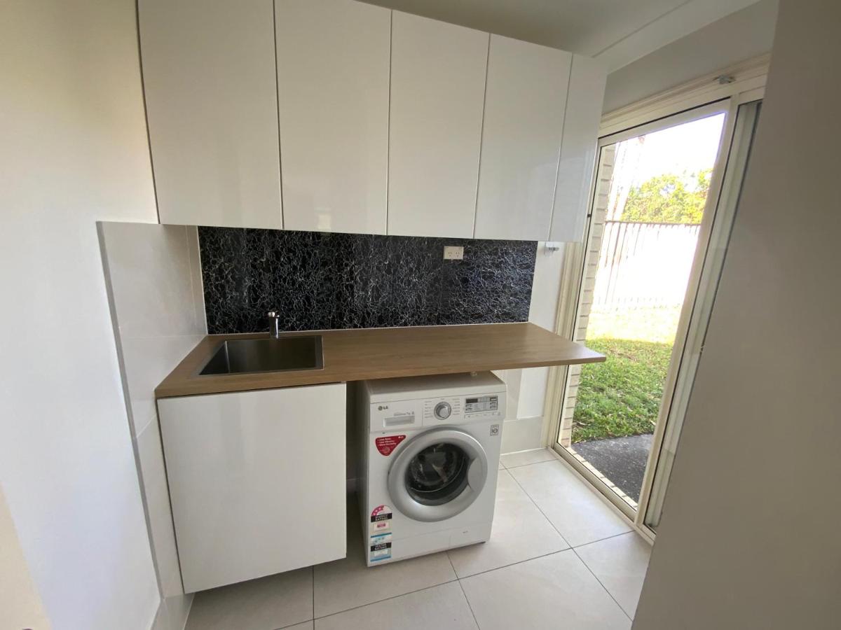 Shared house with other guests near shopping center and theme parks - Housity