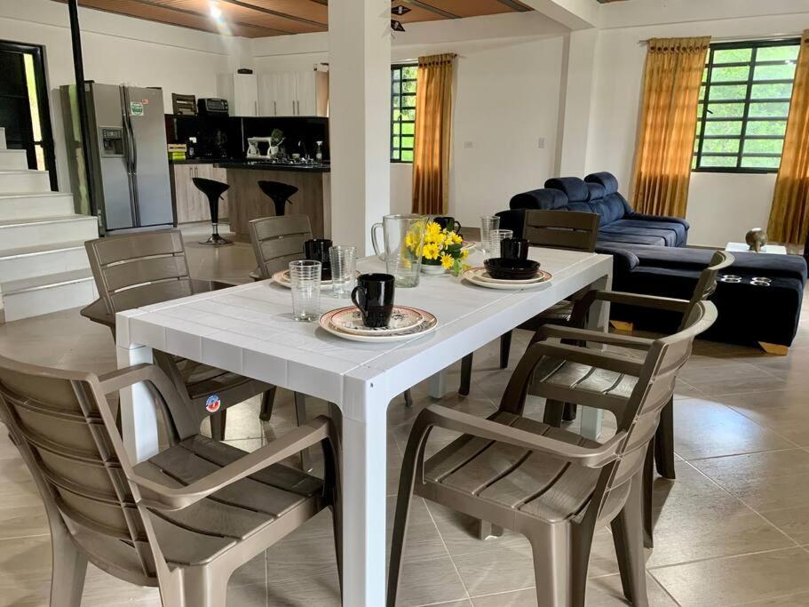 Lee TODO lo que incluye para Familia (Guateque) - Housity