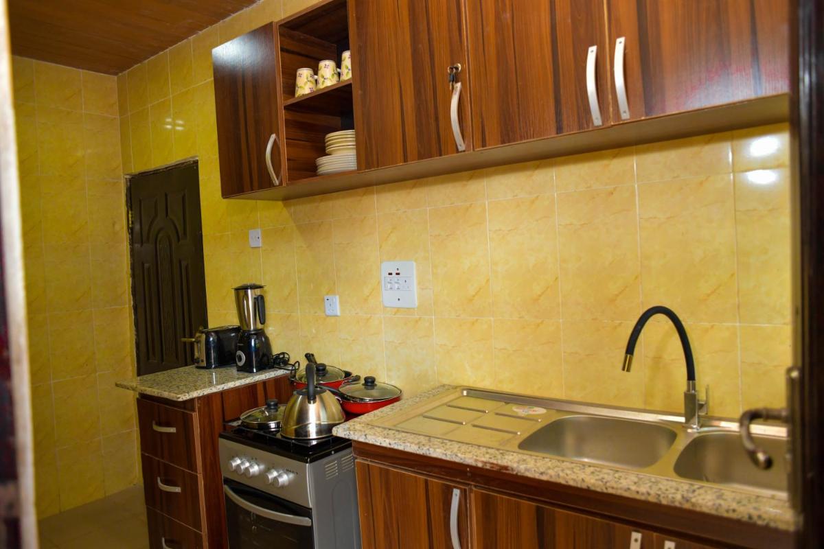 Living Green APARTMENTS AIRPORT PICK UP - Housity