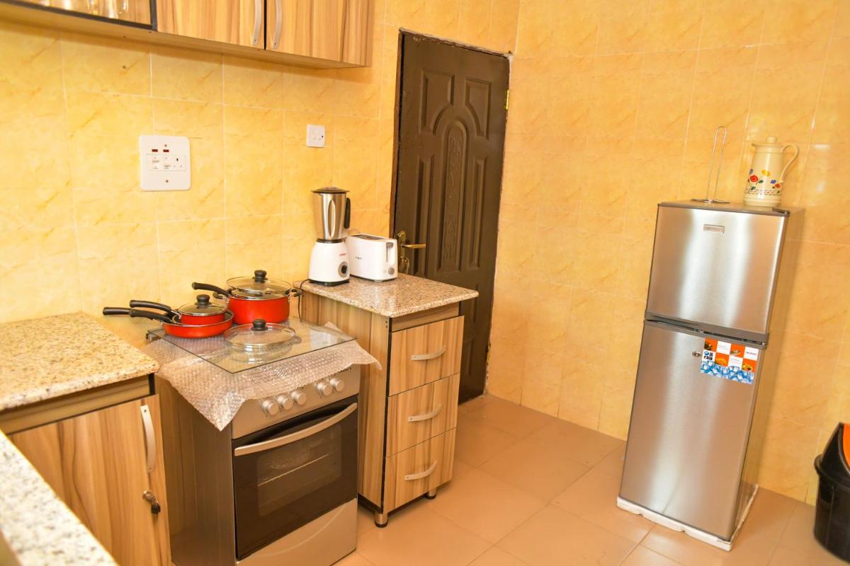 Living Green APARTMENTS AIRPORT PICK UP - Housity