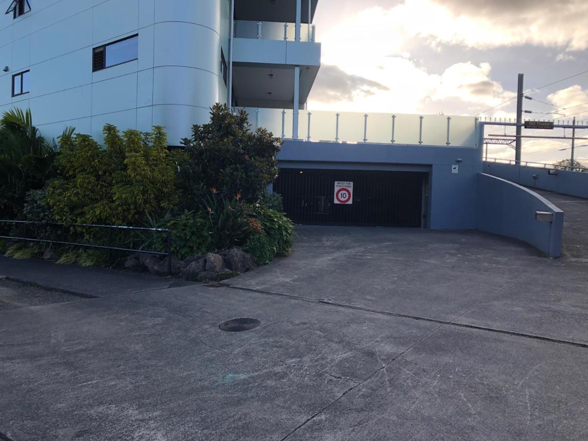 Cool Apartment, Central To Everything, share with 2x Bulldogs - Housity