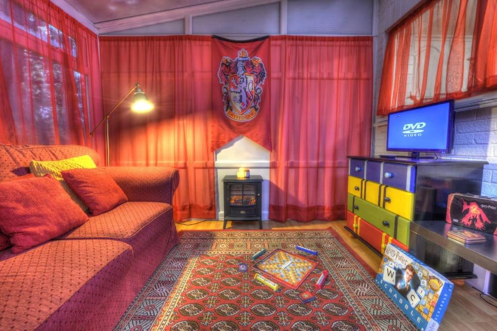 Harry's House (Muggles welcome too!) - Housity