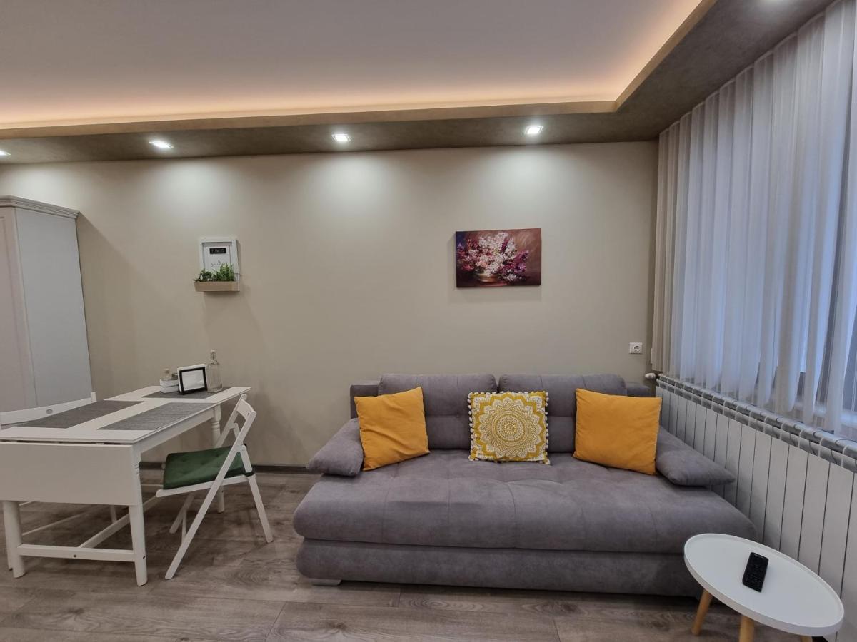 Flowers Apartment - Housity