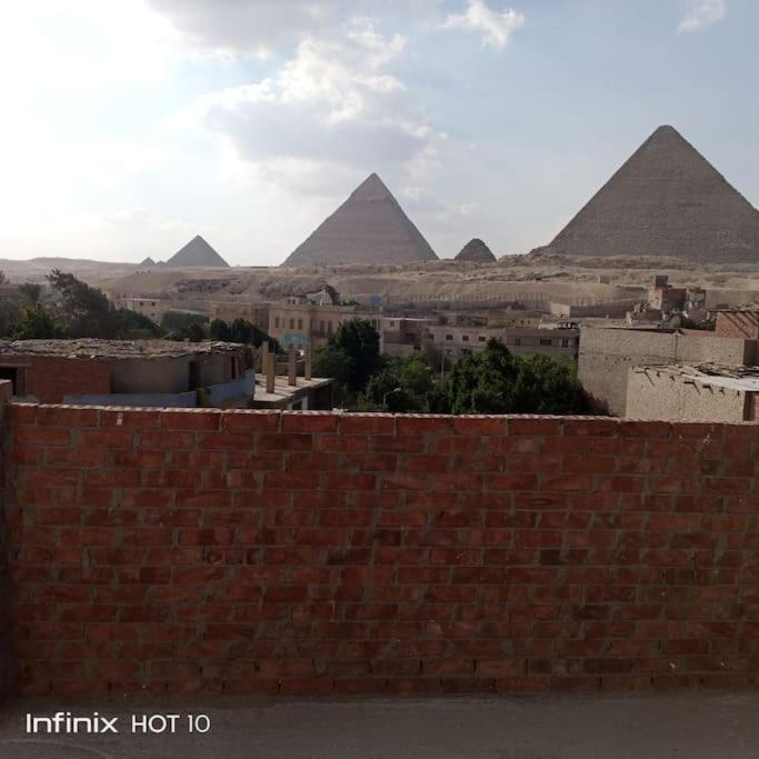 Three pyramids 3 - Housity