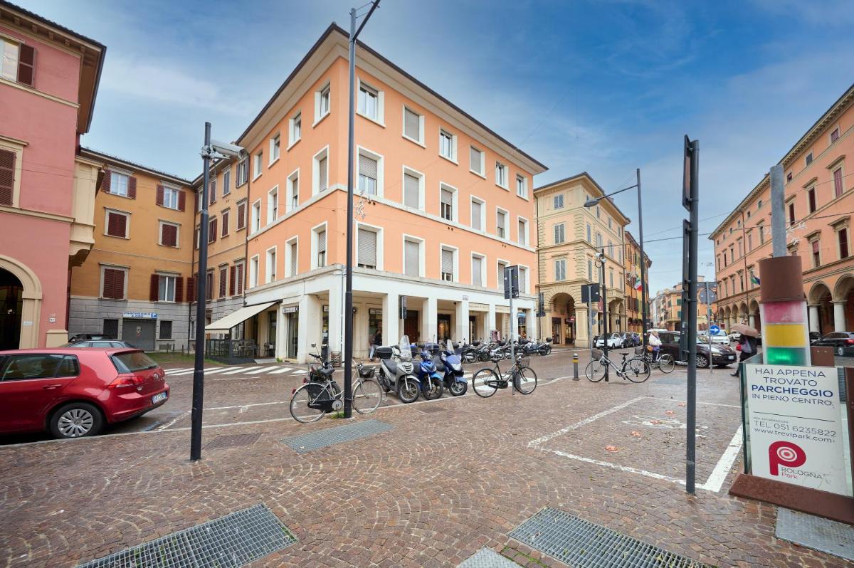 D'AZEGLIO 62 LUXURY ROOMS - Housity