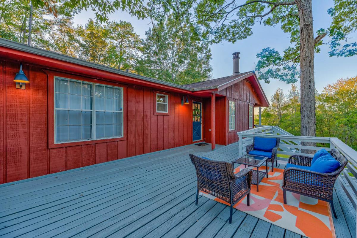 Amazing Farm house on 10Acres - Housity