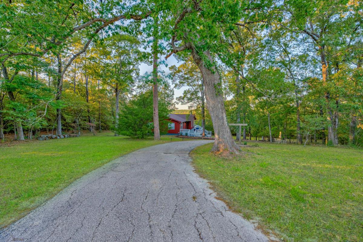 Amazing Farm house on 10Acres - Housity