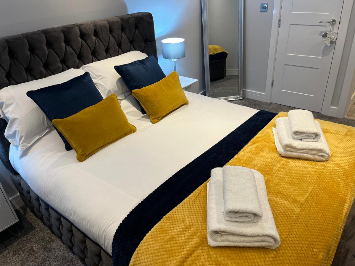The Penthouse - Spacious, Luxury 2 Bed Apartment - Housity
