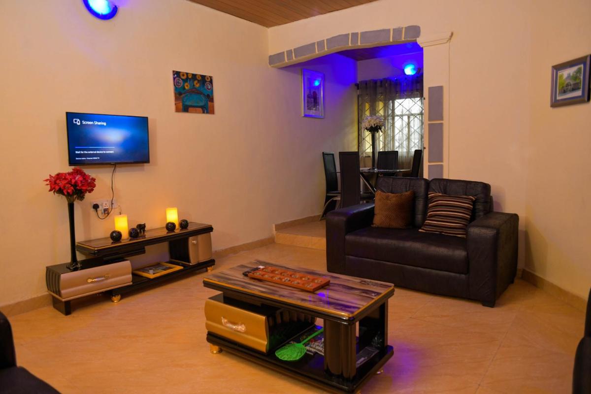 Living Green APARTMENTS AIRPORT PICK UP - Housity