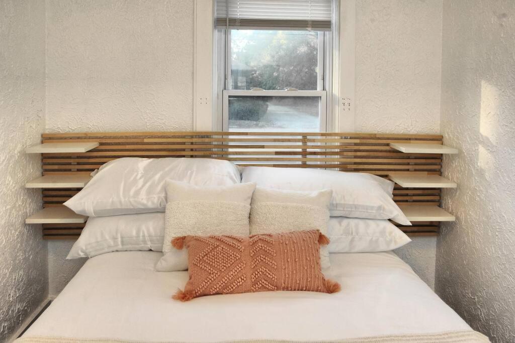 Peach by the Beach! 1 Bdrm Apt close to downtown - Housity