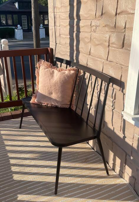 Peach by the Beach! 1 Bdrm Apt close to downtown - Housity