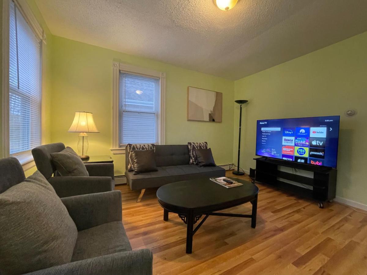 Entire neat 2B1B unit with free parking - Housity