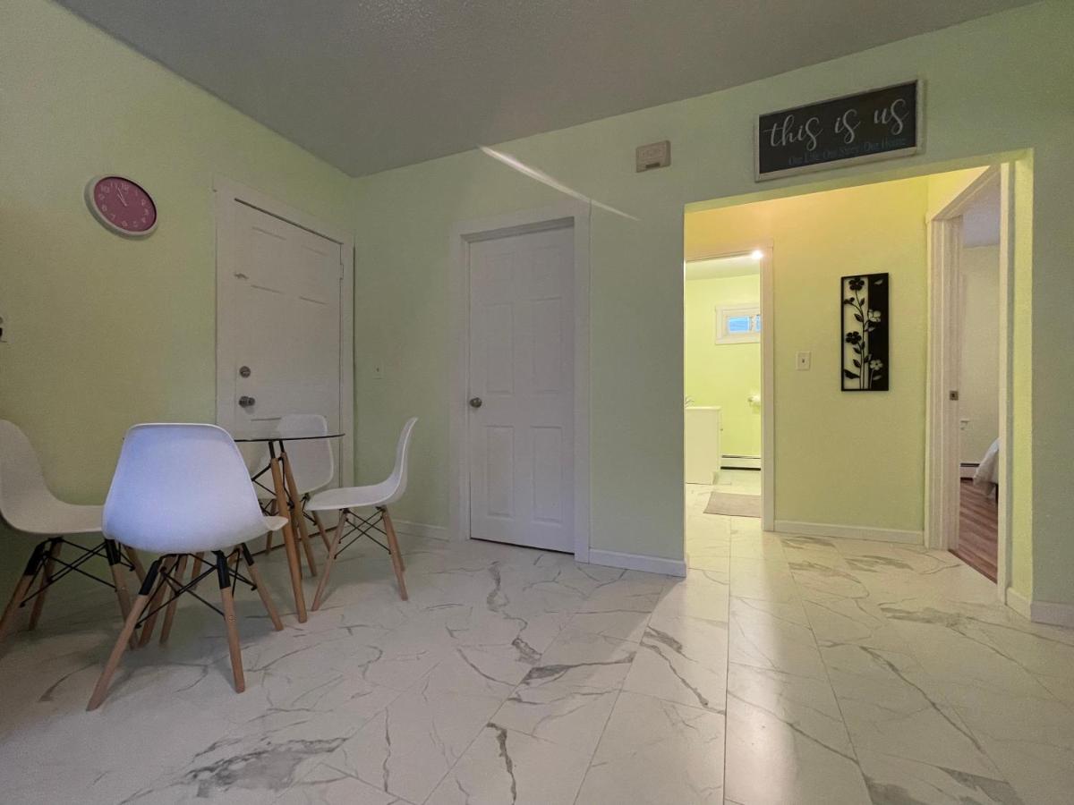 Entire neat 2B1B unit with free parking - Housity